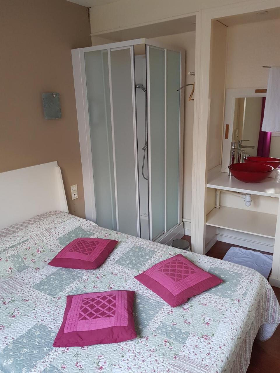 Hotel Des Voyageurs Mayenne Eksteriør billede